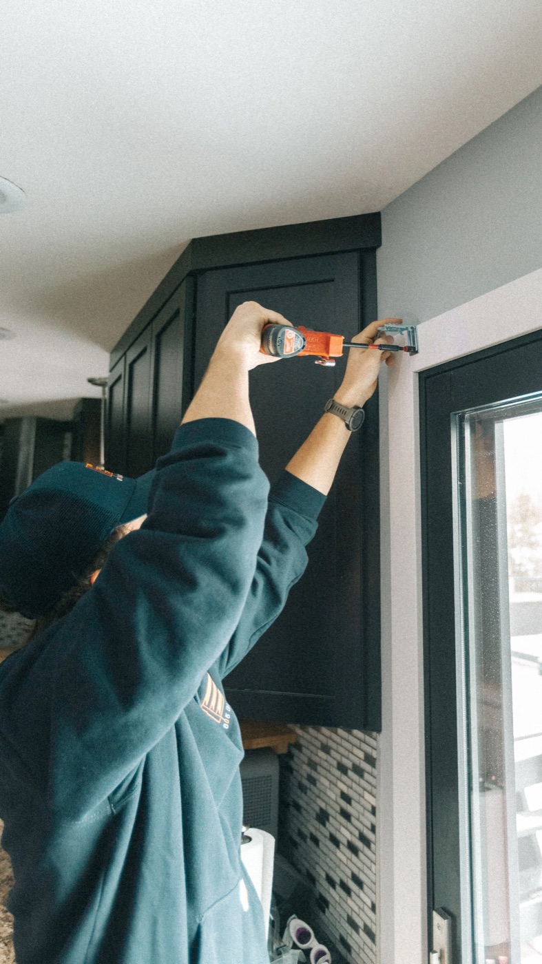 605 Blinds installer fitting custom window treatments